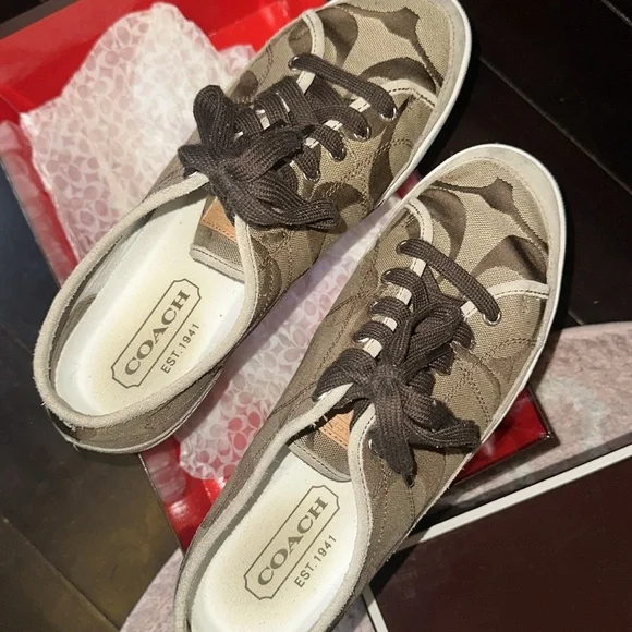 My husbands coach sneakers from back in the day! Few years old. VERY good cond. - Picture 2 of 10